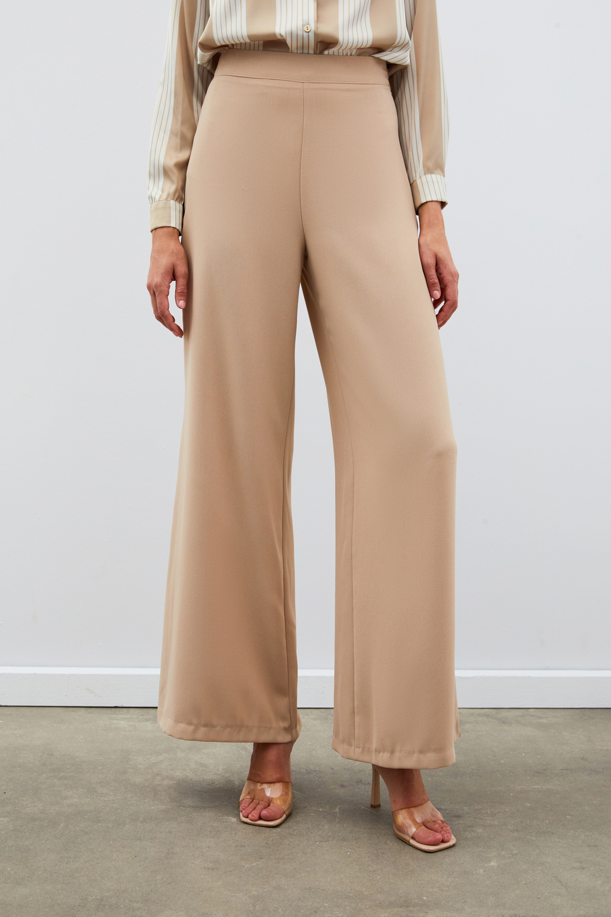 Sateen-Beige Loose Crepe Trousers 4
