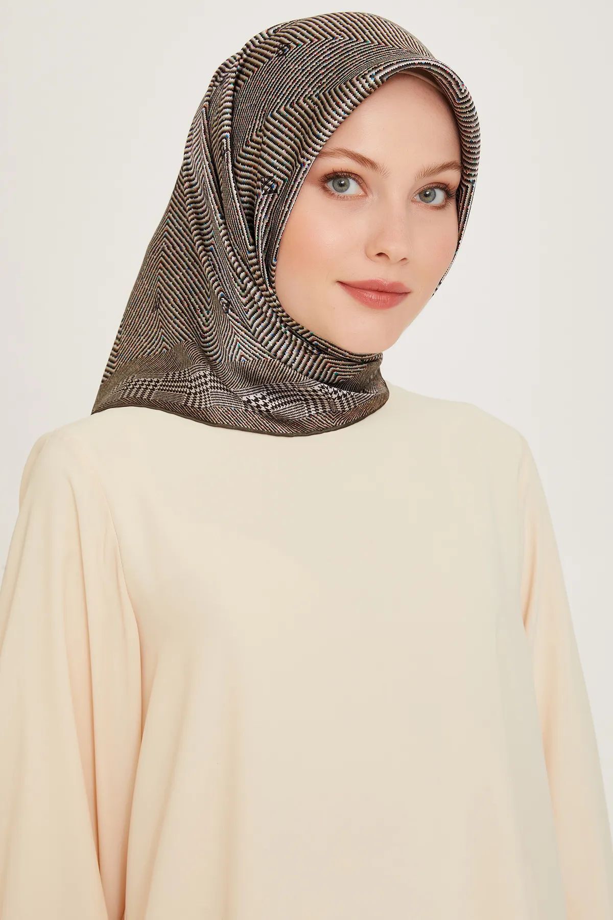 Armine-ARMINE TWILL وشاح حريري - موسم 2025 شخصًا 9252D02-84 1