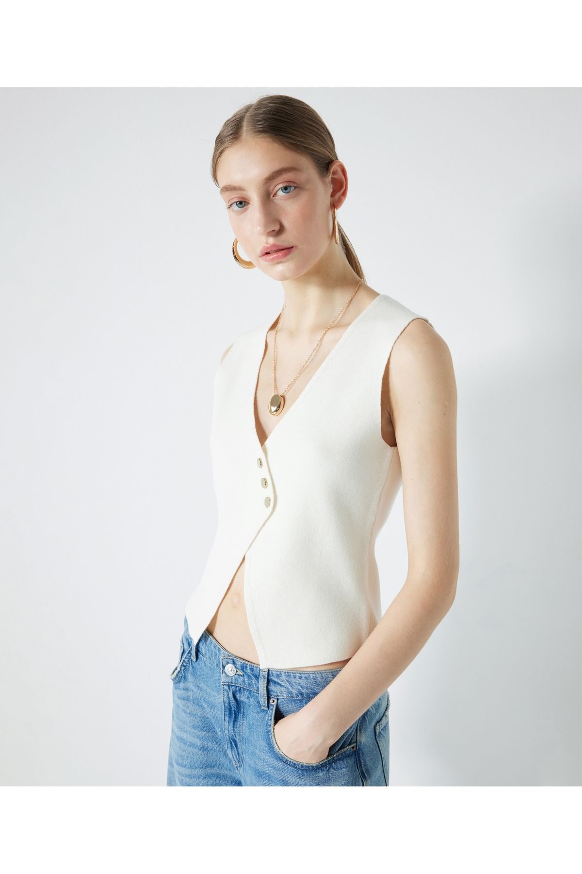 İpekyol-Knitwear vest with metal accessories 2