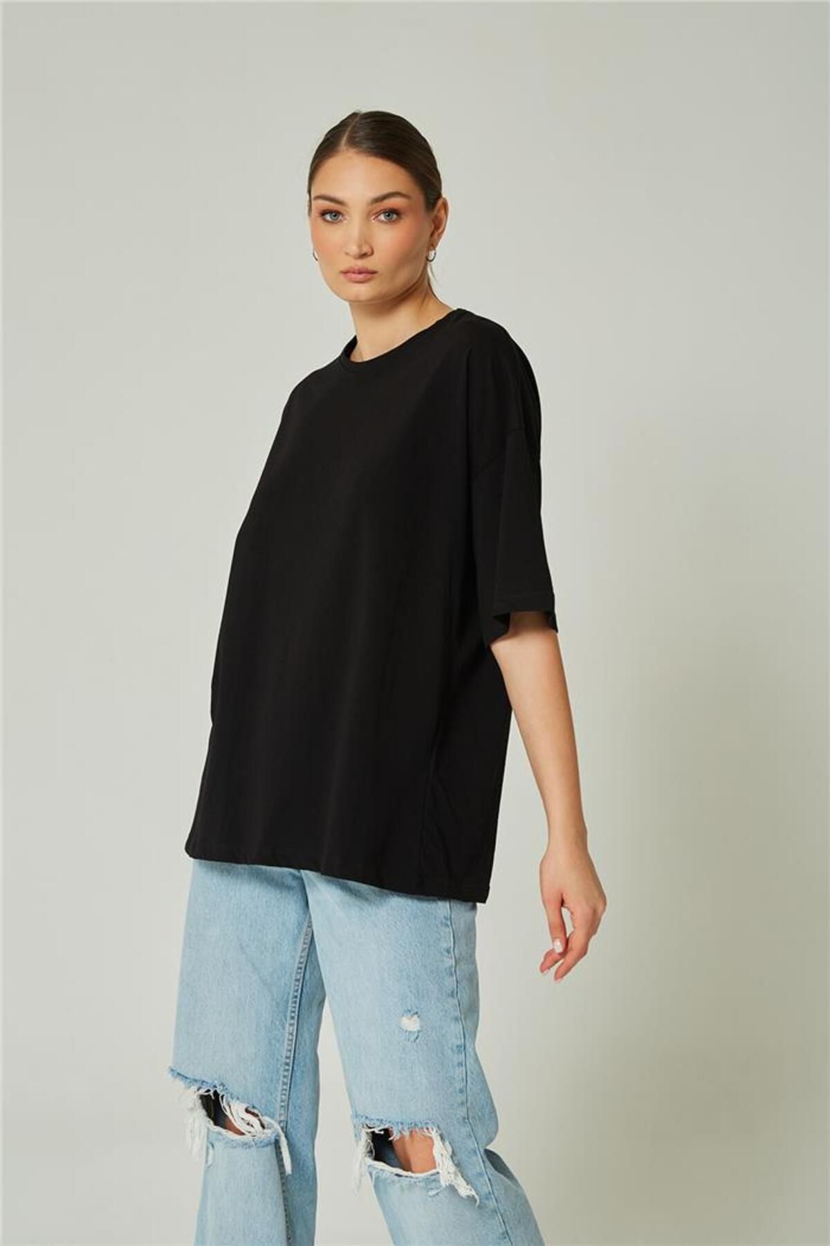 Avrile-Black Oversize Women's T-Shirt 3