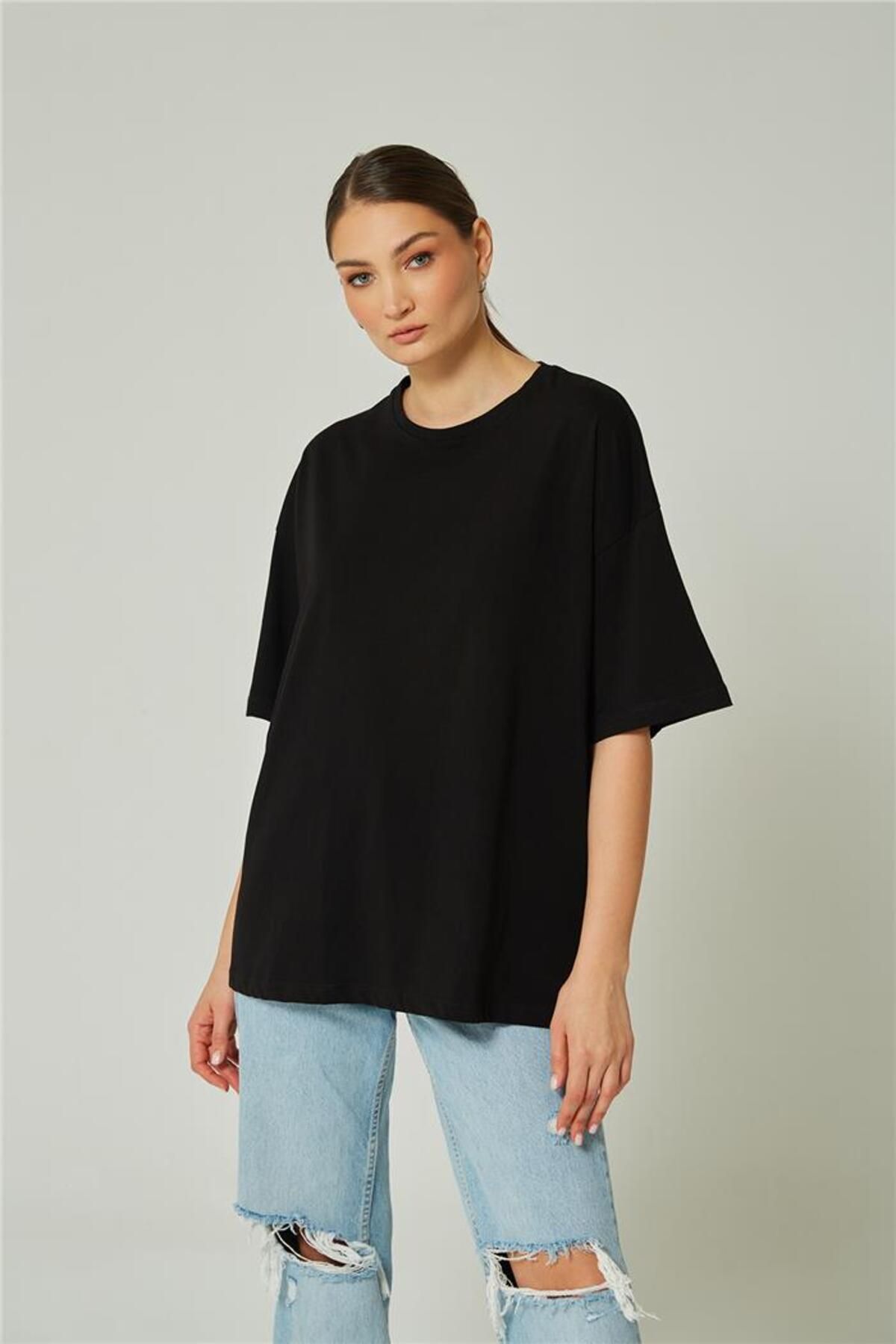 Avrile-Black Oversize Women's T-Shirt 2