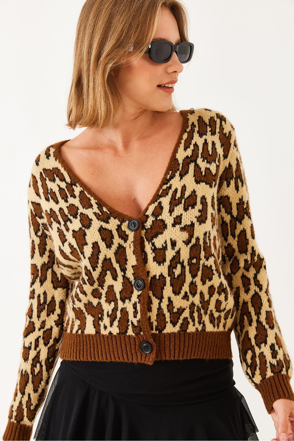 Bianco Lucci-Women's V-Neck Leopard Patterned Three-Button Knitwear Cardigan 20247537 3