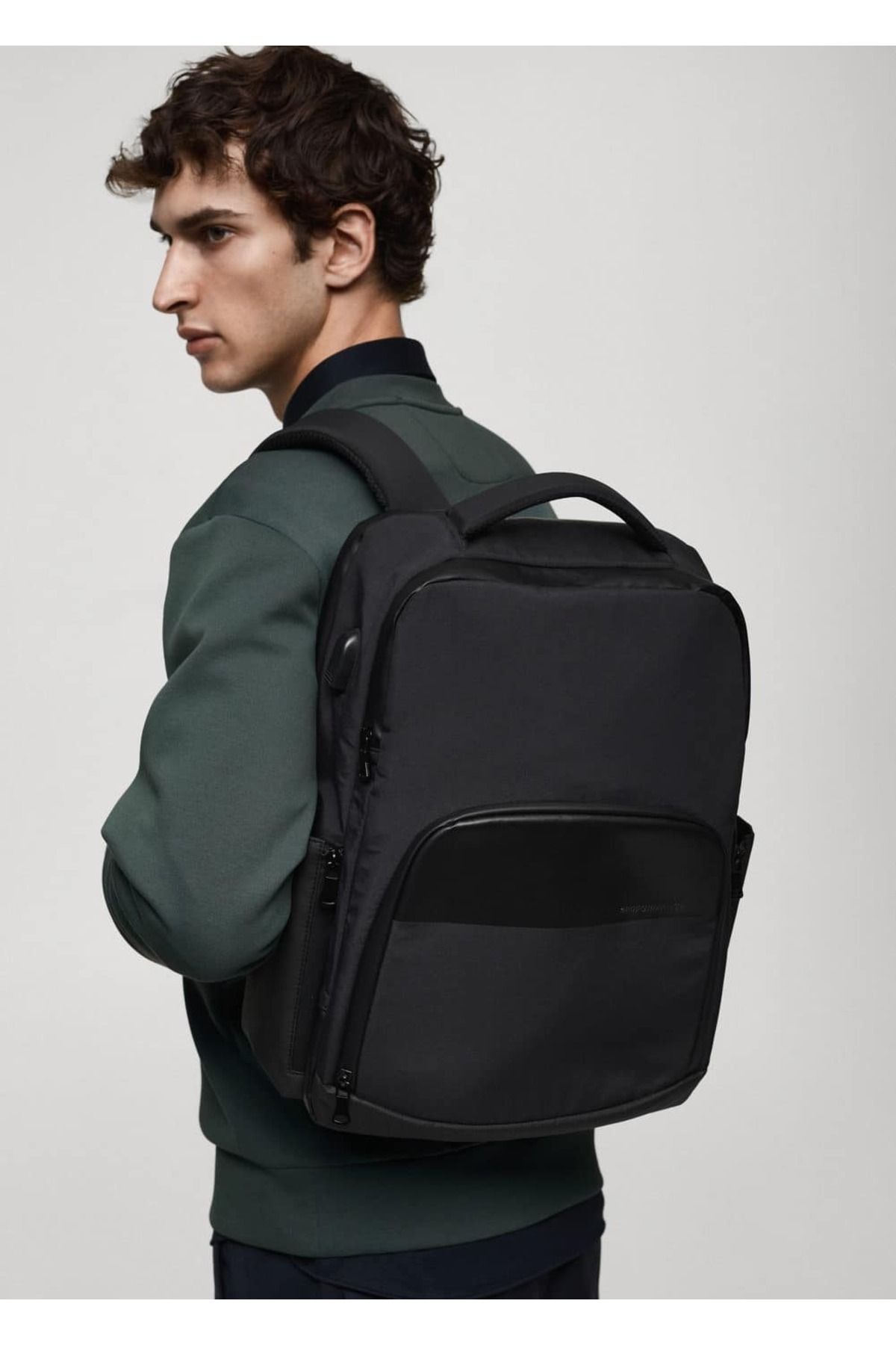 MANGO Man-Cool Water Overhand Rub Backpack with USB Connection 6