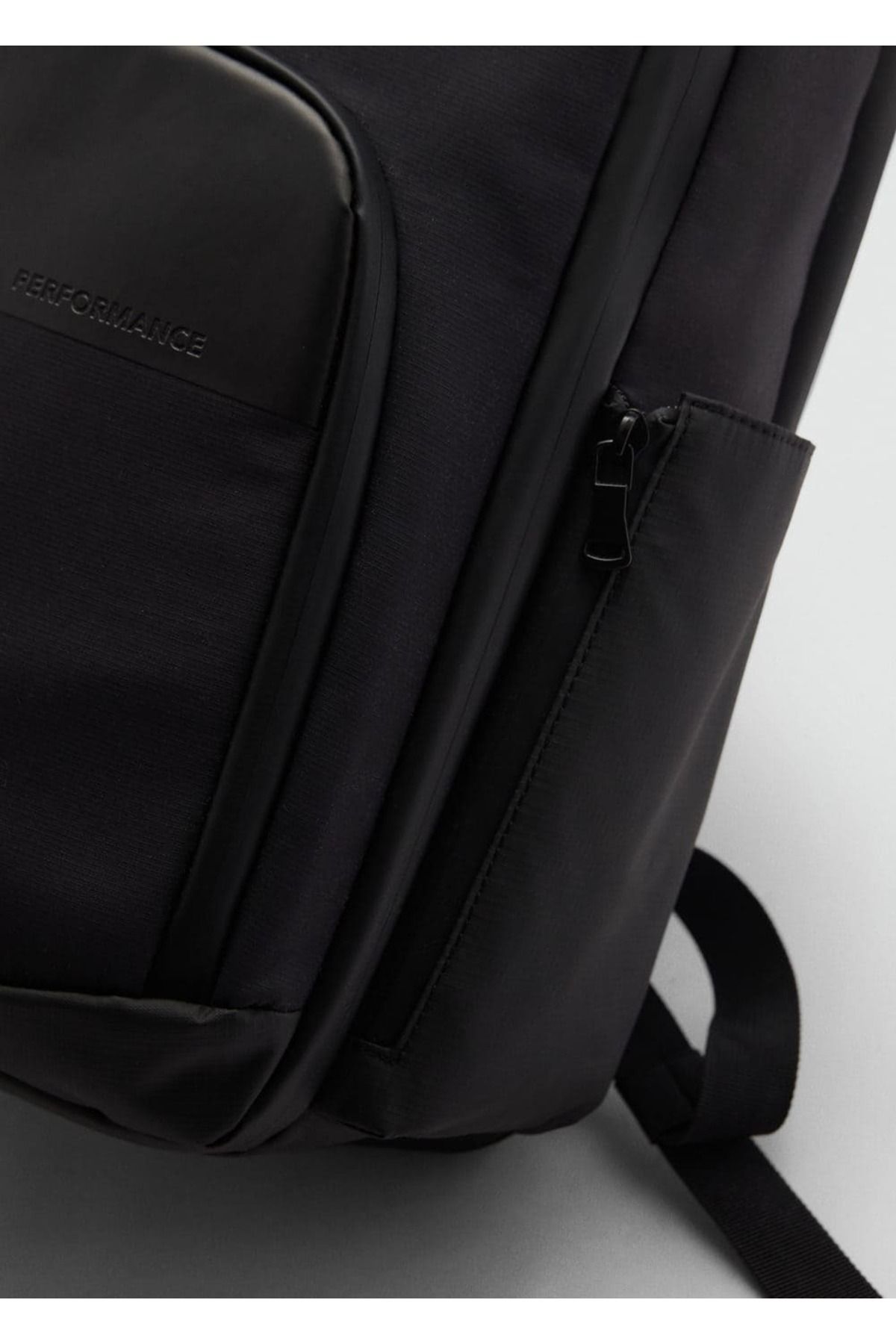 MANGO Man-Cool Water Overhand Rub Backpack with USB Connection 8