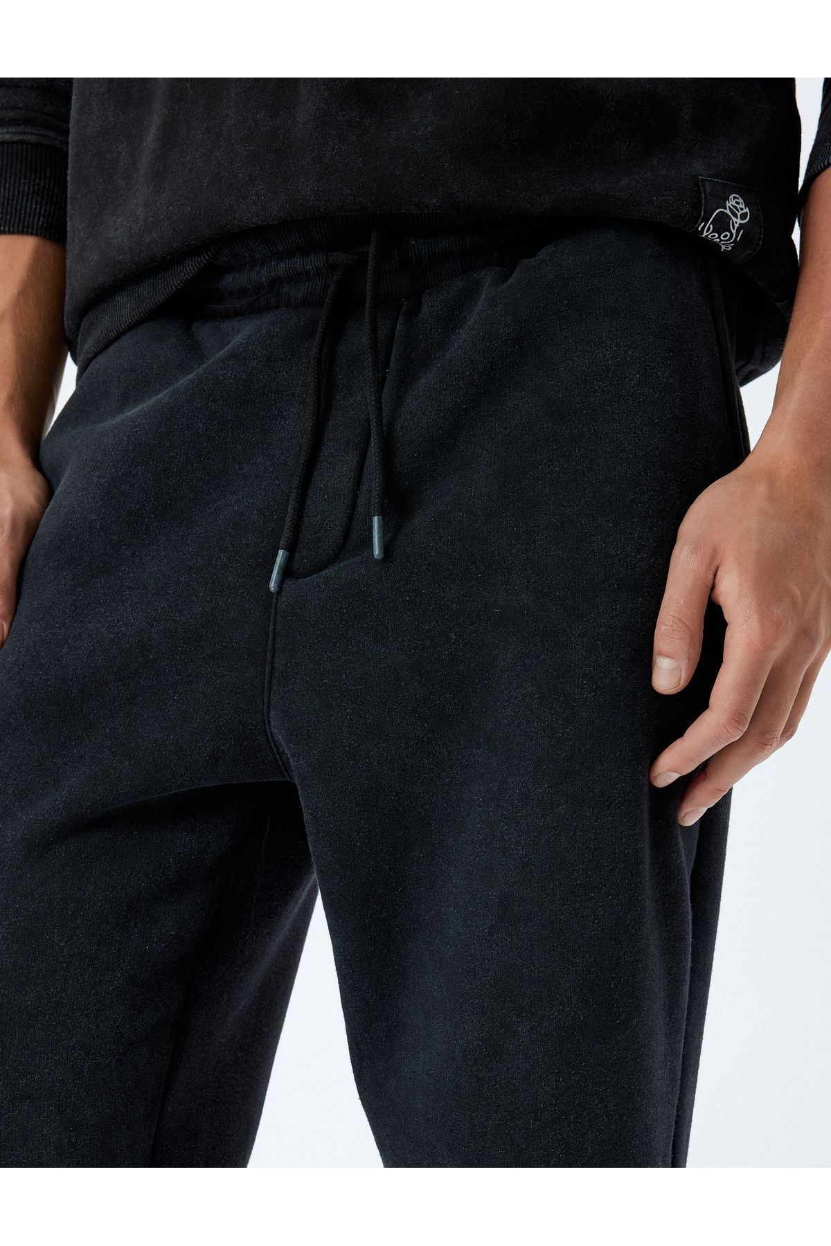 Koton-Waschbare Jogginghose aus Baumwollmischung – Taschendetail und Bindegürtel in der Taille 5