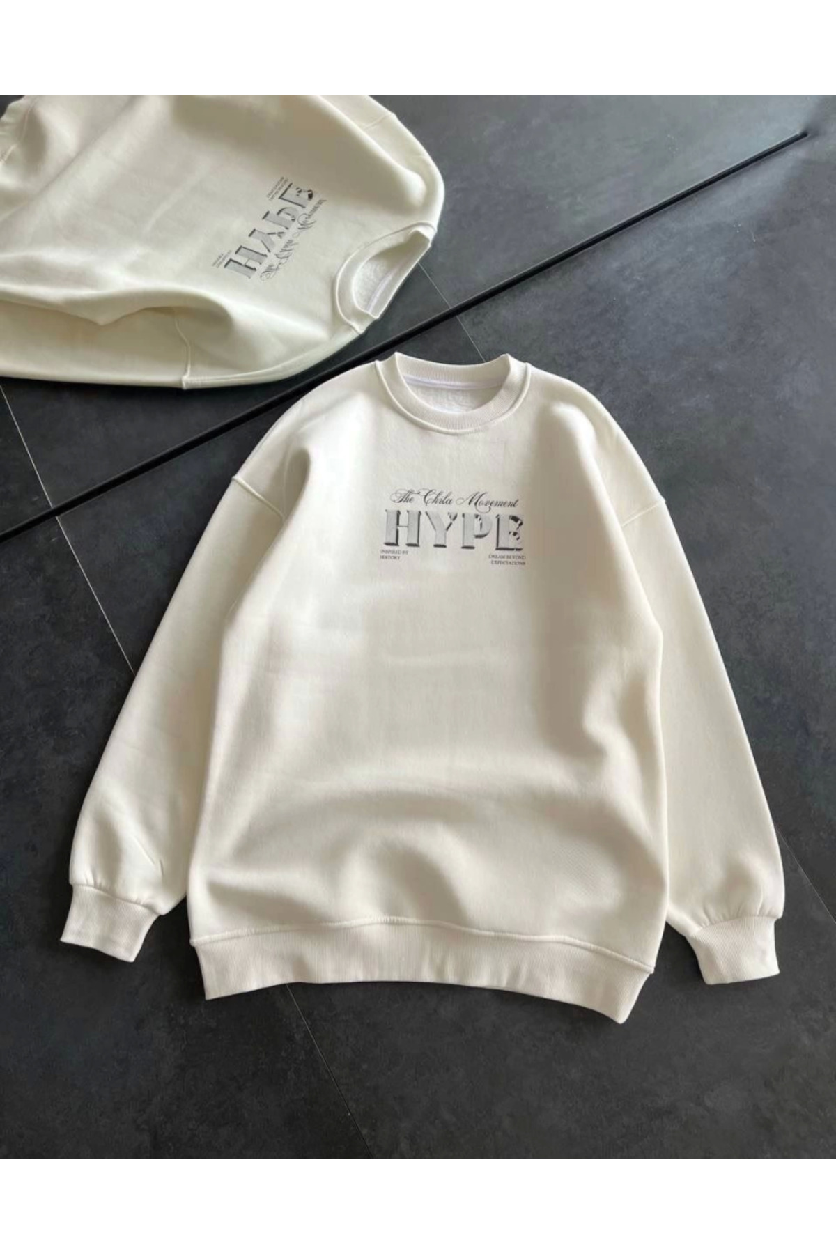 leyla sanat sanata yeni bir bakış açısı-Leyla Sanat a New Perspective on Art Three Thread Crew Neck Printed Sweatshirt - White 7