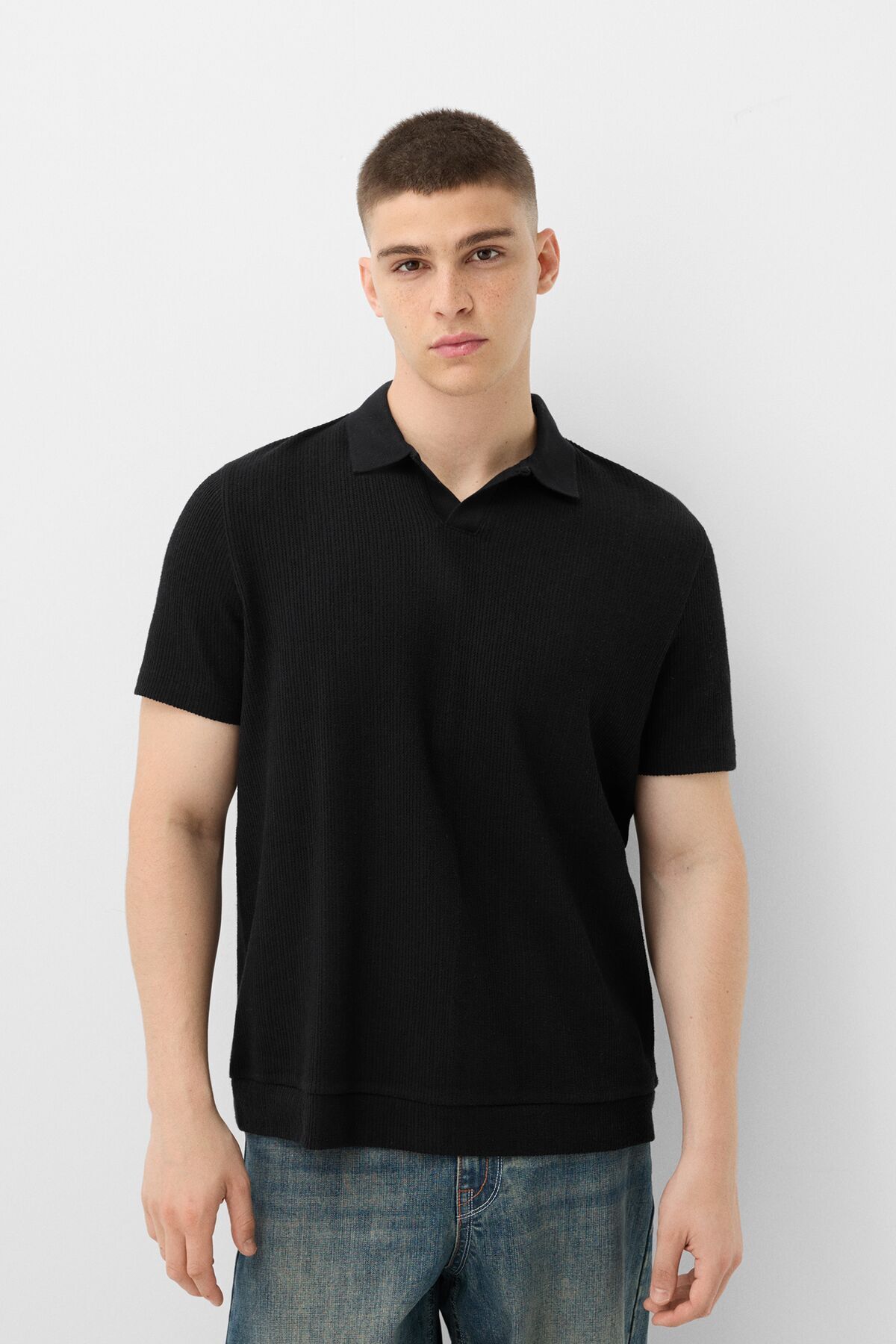 تی شرت یقه چوگان بافت Bershka
