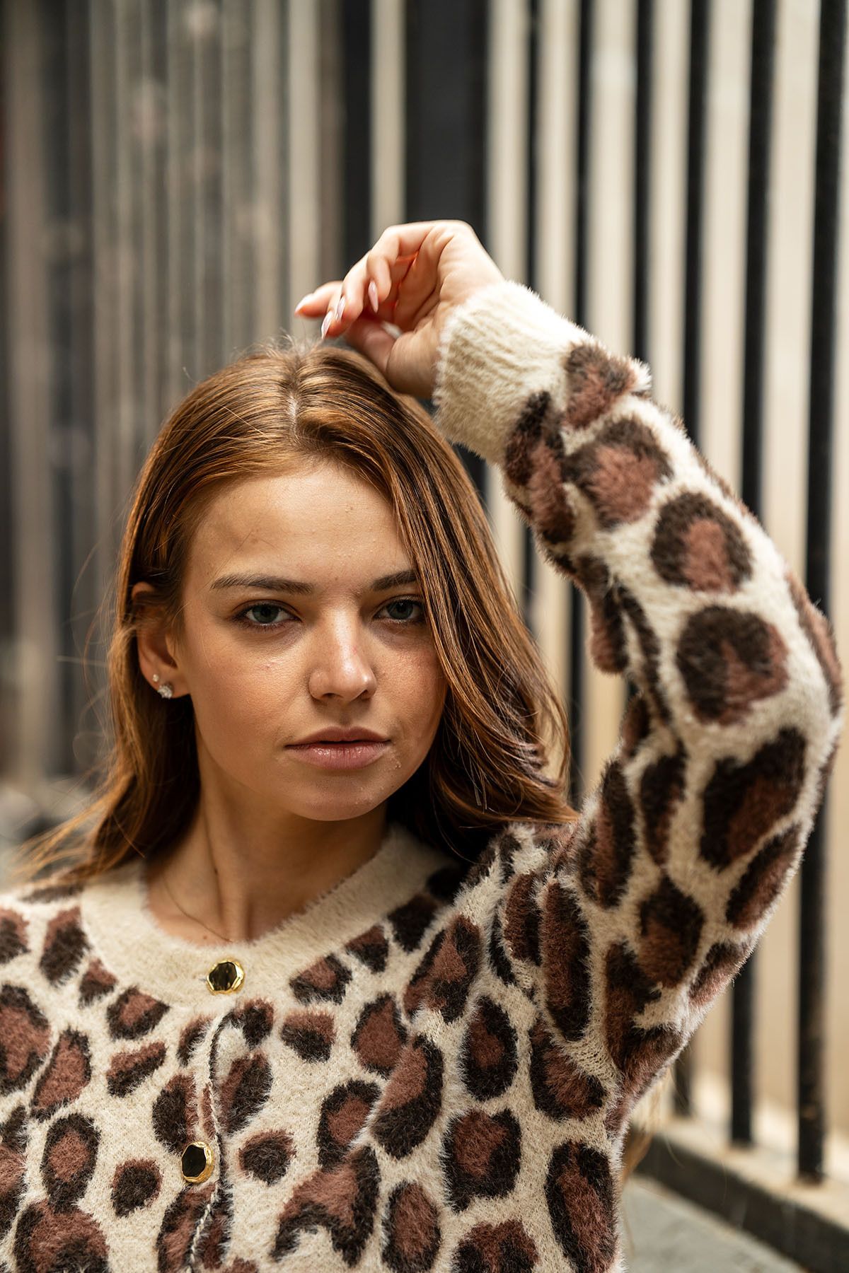 VerdeBlanco-Leopard Patterned Button Detailed Cardigan 6