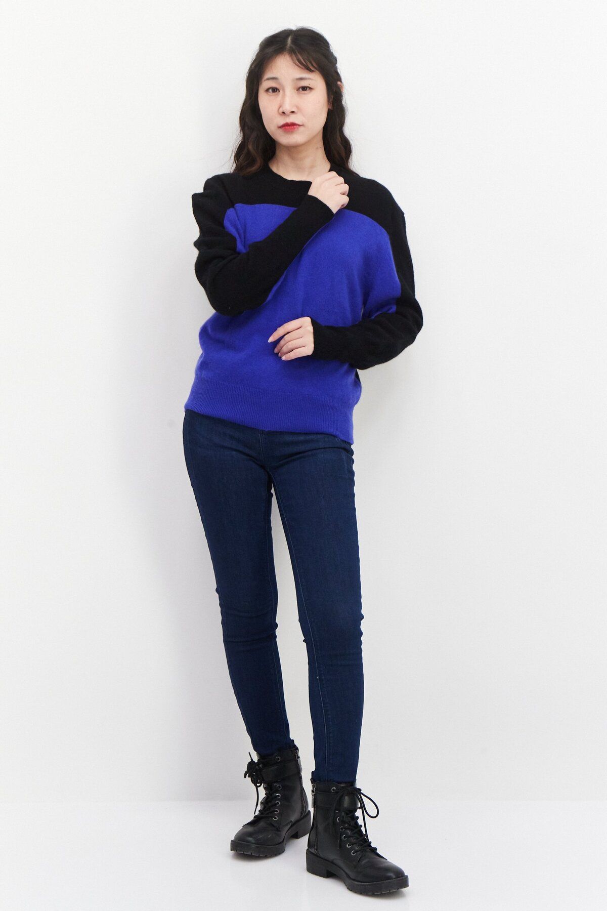 Aqua-Women Crew Neck Textured Sweater, Black/Blue 2