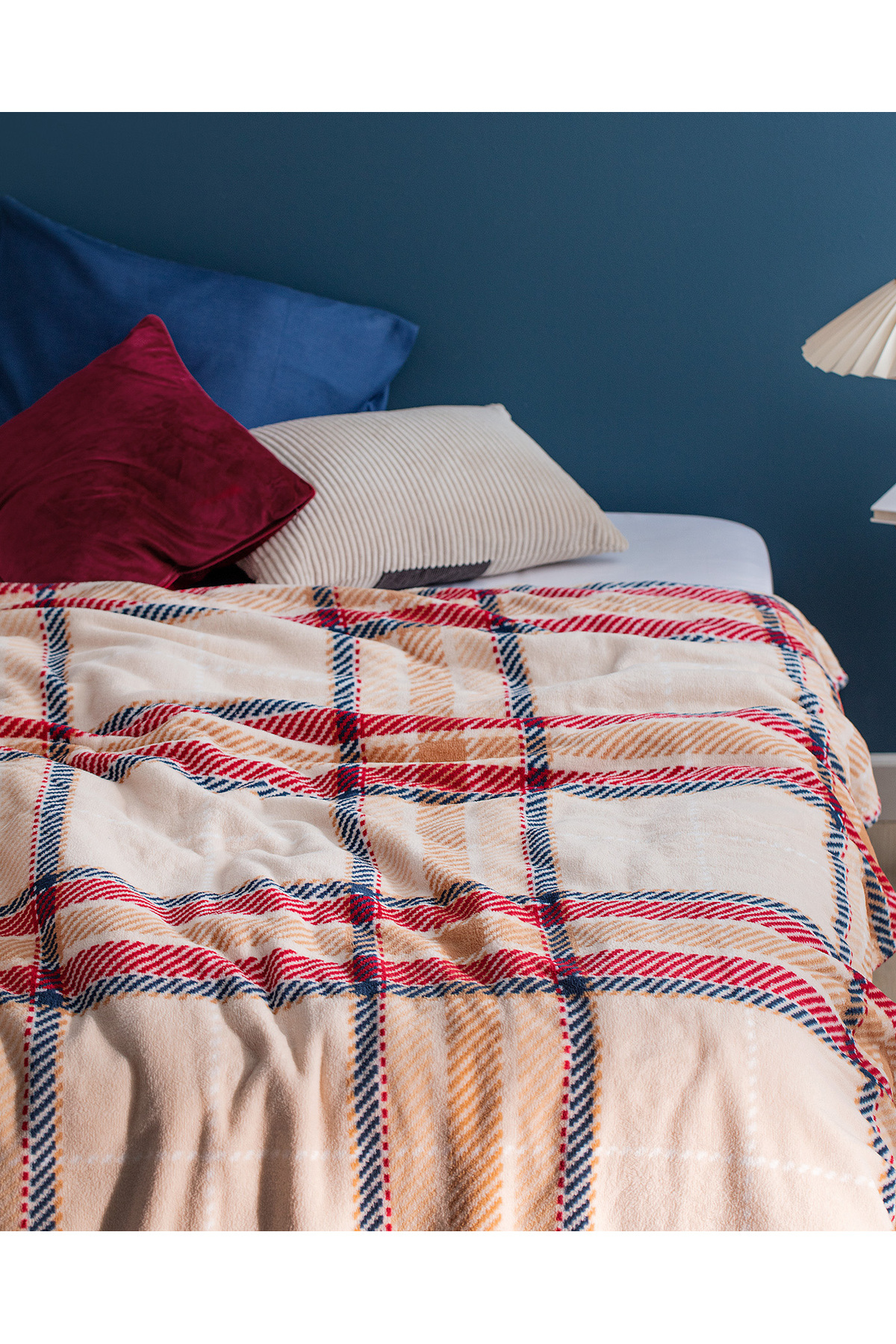 Madame Coco-Antonin Welsoft Fleece Printed Double Blanket - Beige/Red 2