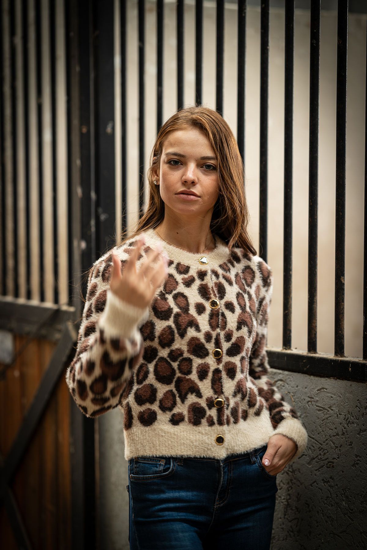 VerdeBlanco-Leopard Patterned Button Detailed Cardigan 4