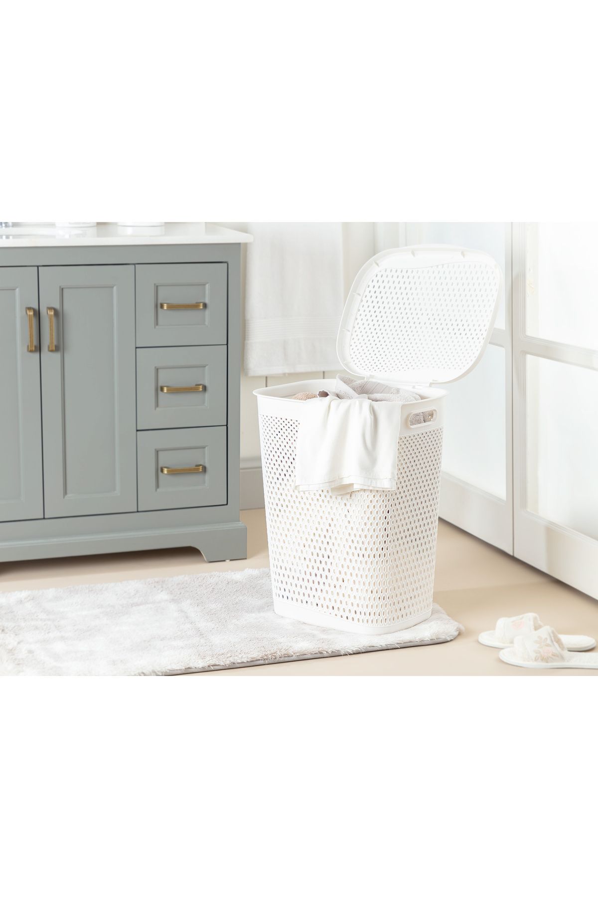 Madame Coco-Bellamy Laundry Set - with Basket 2