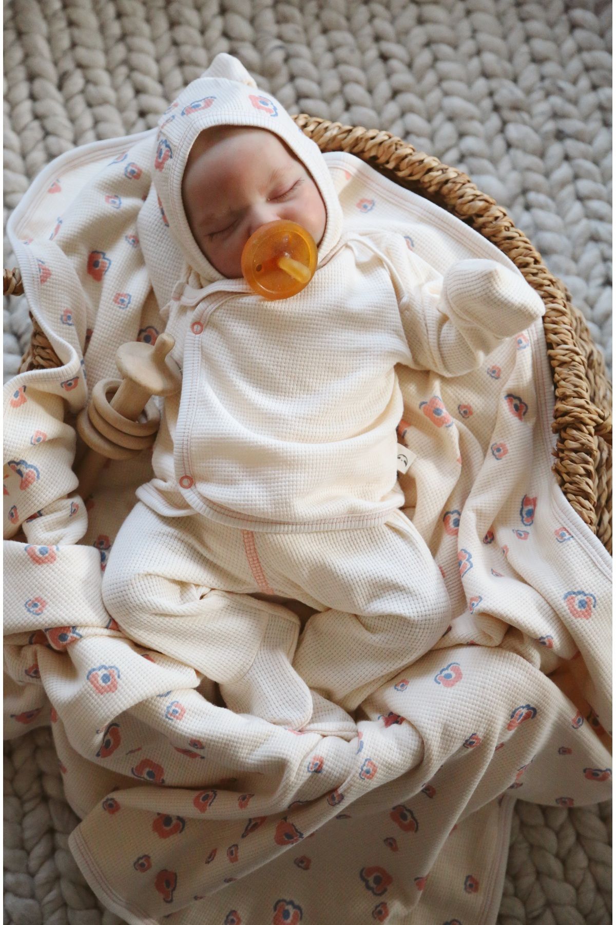 Tiny Sloth-6-Piece Newborn Hospital Exit Set - Floral Pattern 6