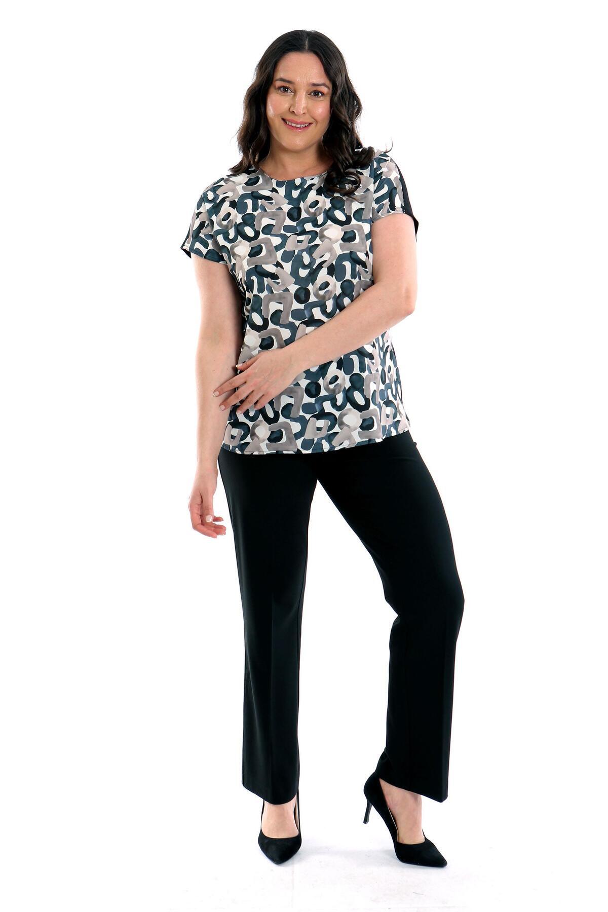 SERTUĞ-Plus Size Geometric Print Black Low Sleeve Blouse 2