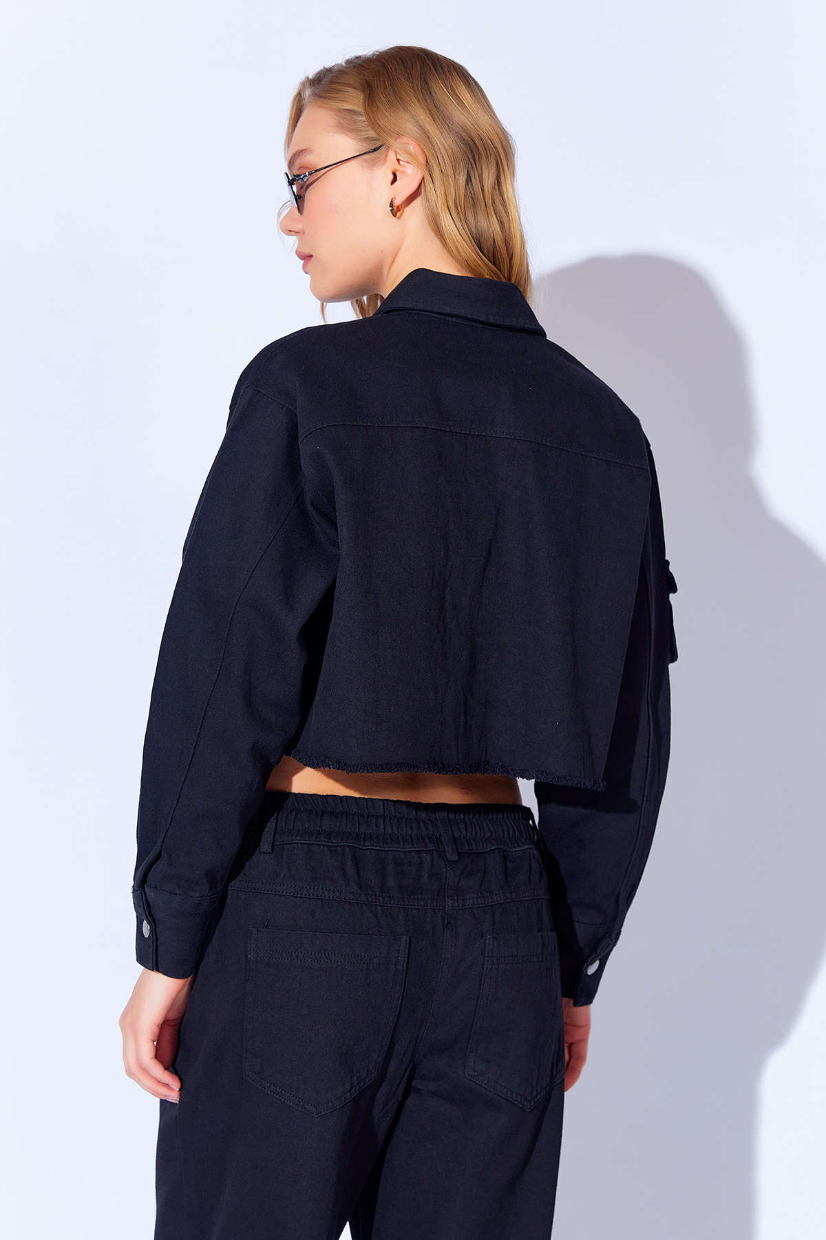 EDITION WOMAN Siyah Gabardin Yıkamalı Kalın Dış Gömlek Eteği Yıpratmalı Kadın Ceket | EK10009497 görsel 5