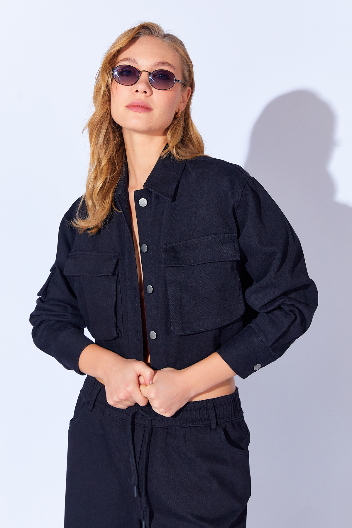 EDITION WOMAN Siyah Gabardin Yıkamalı Kalın Dış Gömlek Eteği Yıpratmalı Kadın Ceket | EK10009497 görsel 6