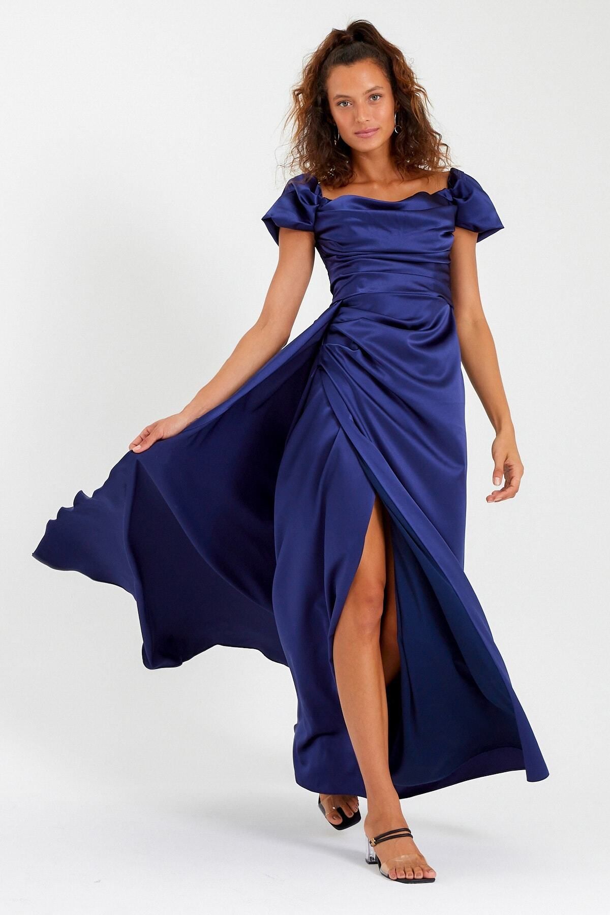 Lafaba-Marineblaues, trainiertes, langes Satin-Abendkleid und Abschlusskleid mit U-Boot-Ausschnitt für Damen 2