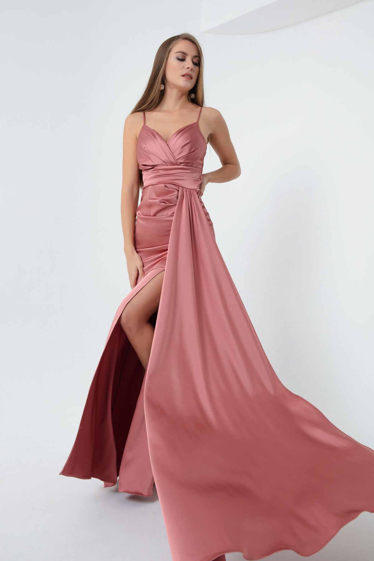 Lafaba-Langes Satin-Abendkleid und Abschlusskleid für Damen mit Lachsträgern 3