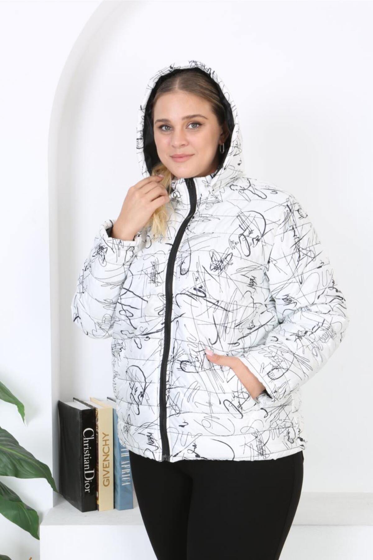 Şans Kadın Büyük Beden Beyaz Çıkarılabilir Kapüşonlu Lak Baskılı Cepli Mont 65N38339