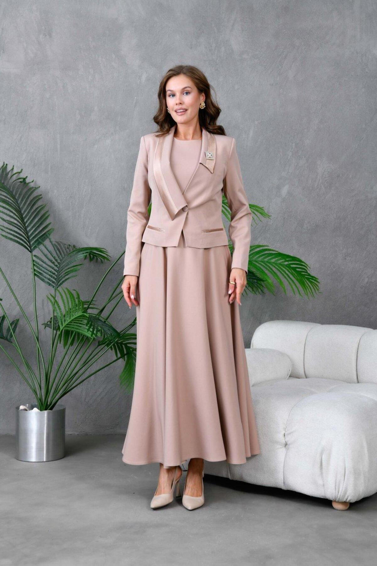 nodilife Crop Ceket Kloş Elbiseli Kadın Takım Elbise Bej