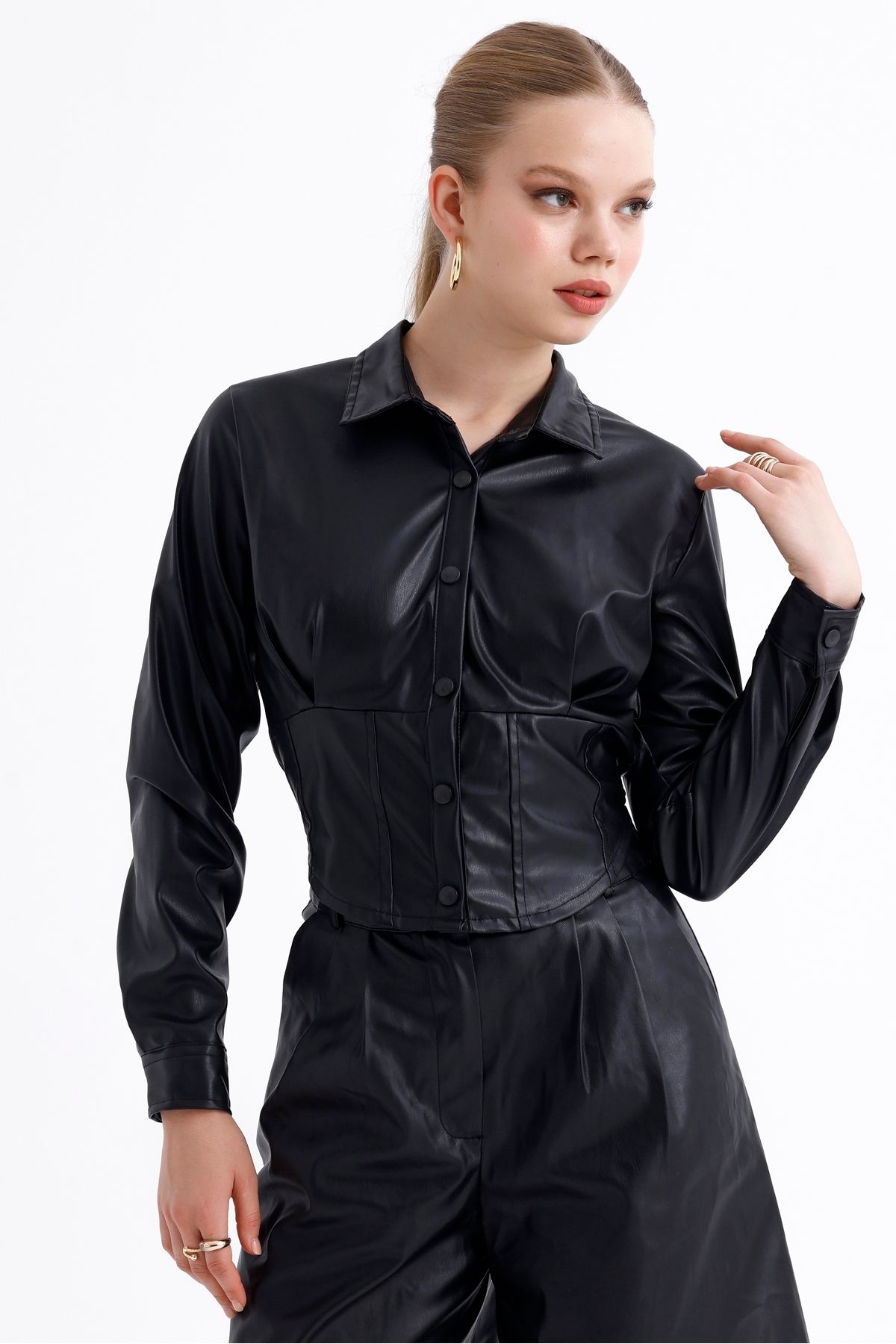 MD trend-Women's Pleat Detailed Leather Shirt with Corset and Snap Closure 5