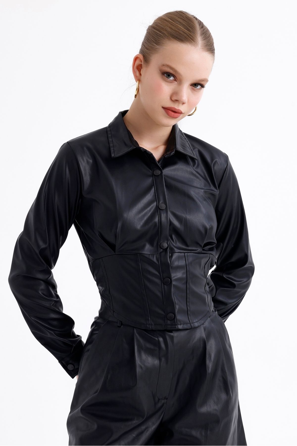 MD trend-Women's Pleat Detailed Leather Shirt with Corset and Snap Closure 4