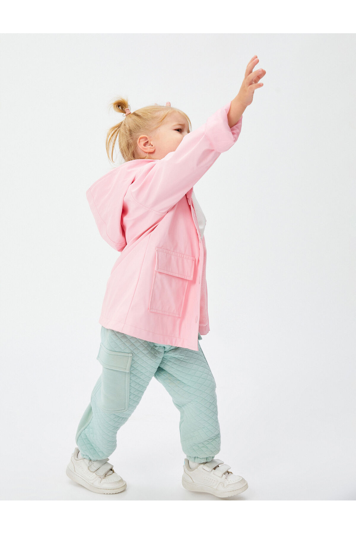 Koton Kapşonlu Kaban Cepli Rüzgar Kapaklı Çıtçıt Kapamalı fotoğrafı 2 (önizleme)