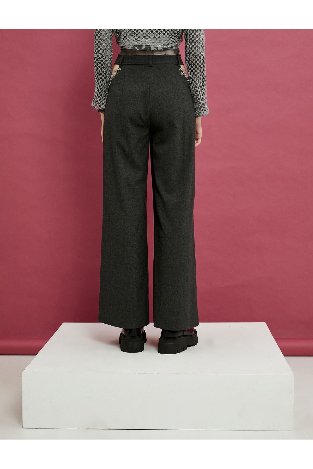 Koton-Straight Wide Leg Window Detailed Trousers with Chain Detail Pockets 5