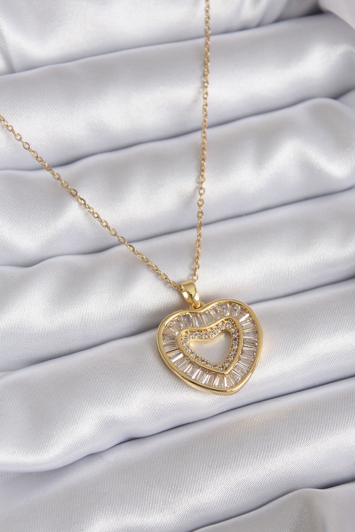 BZK ACCESSORİES 316L Çelik Zincir Gold Renk Zirkon Taş Kalp Model Kadın Kolye