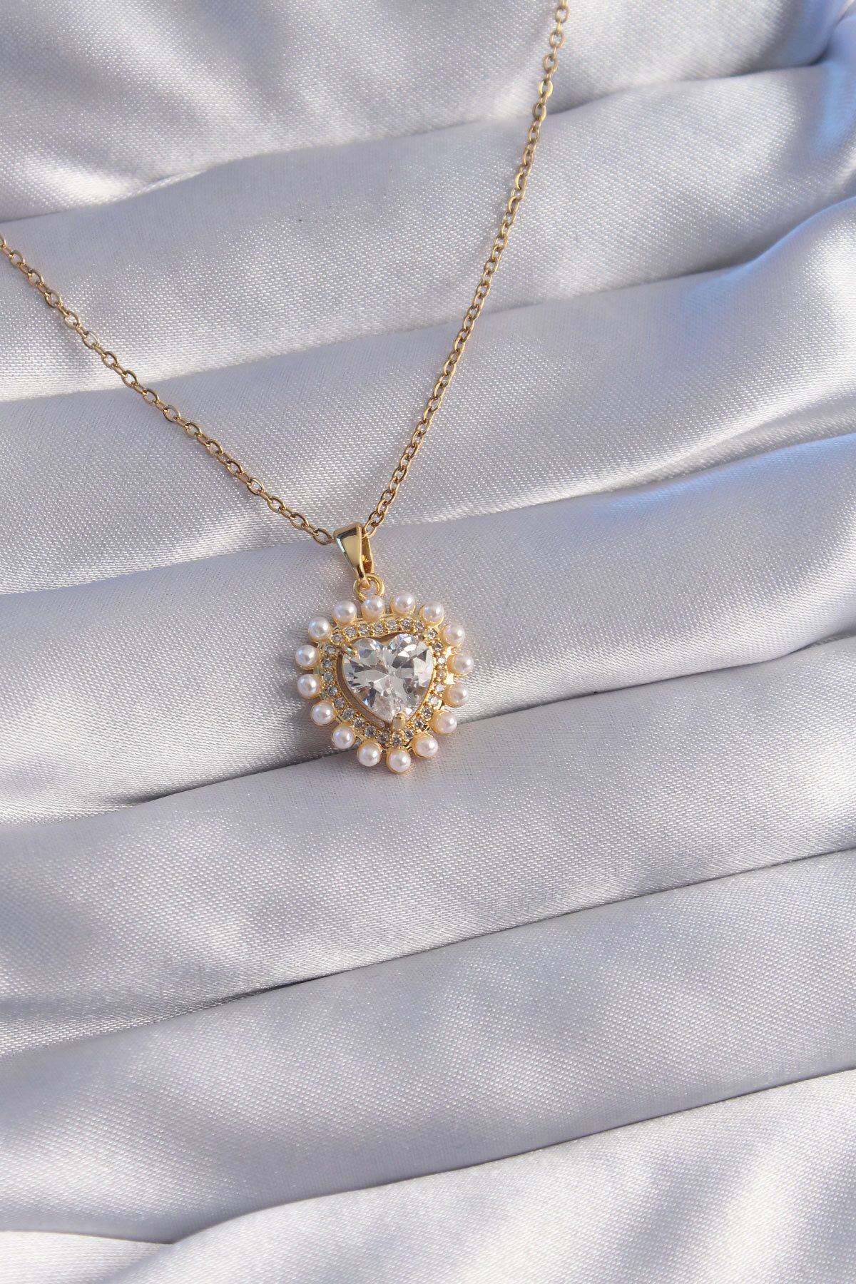 MMB Boutique 316L Çelik Zincir Gold Renk İncili Zirkon Taşlı Kalp Tasarımlı Kolye