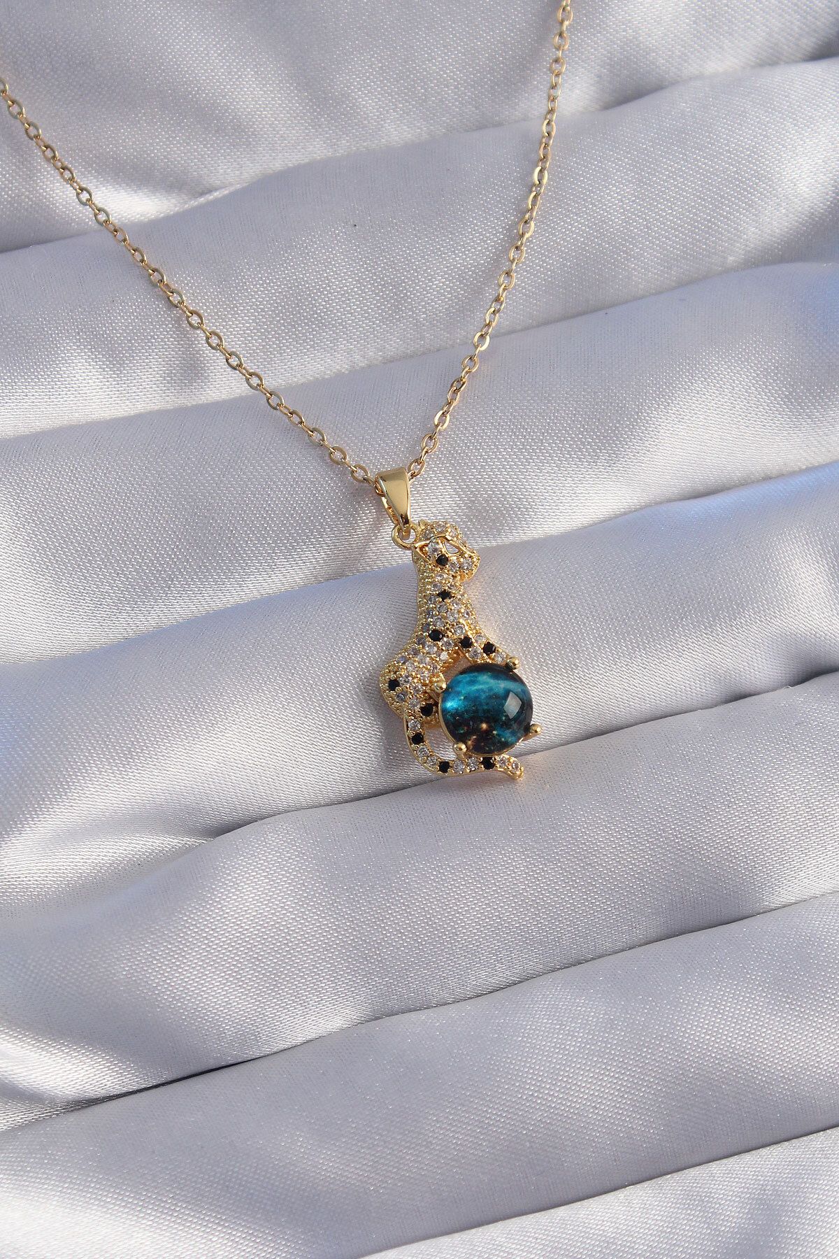 MMB Boutique 316L Çelik Zincir Gold Renk Zirkon Taşlı Panter Figürlü Gezegen Kolye