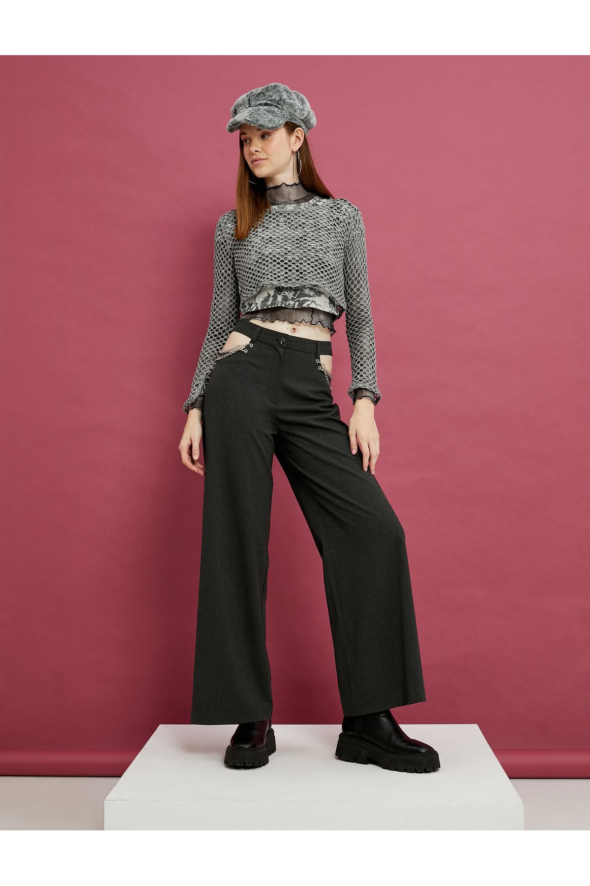 Koton-Straight Wide Leg Window Detailed Trousers with Chain Detail Pockets 3