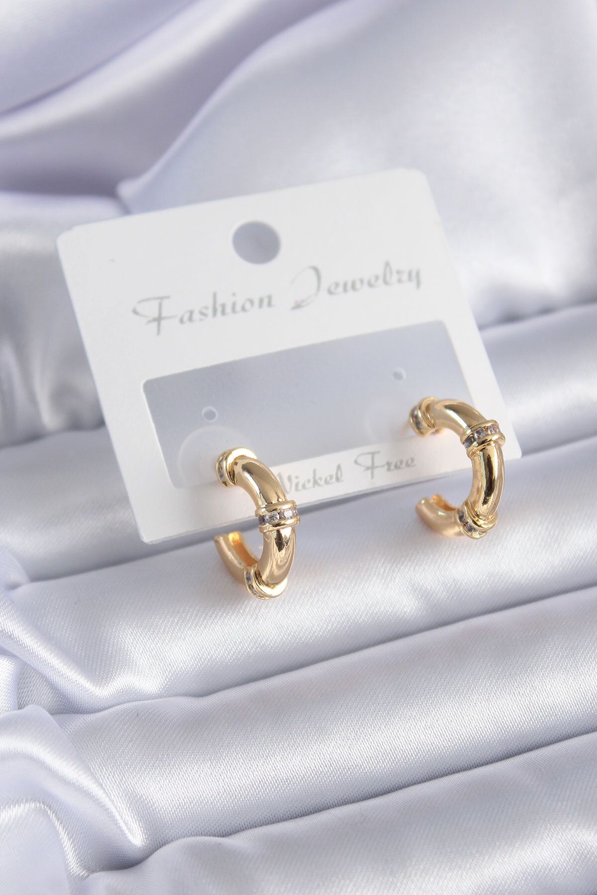 FUDER Gold Renk Zirkon Taş Detay Halka Model Pirinç Kadın Küpe