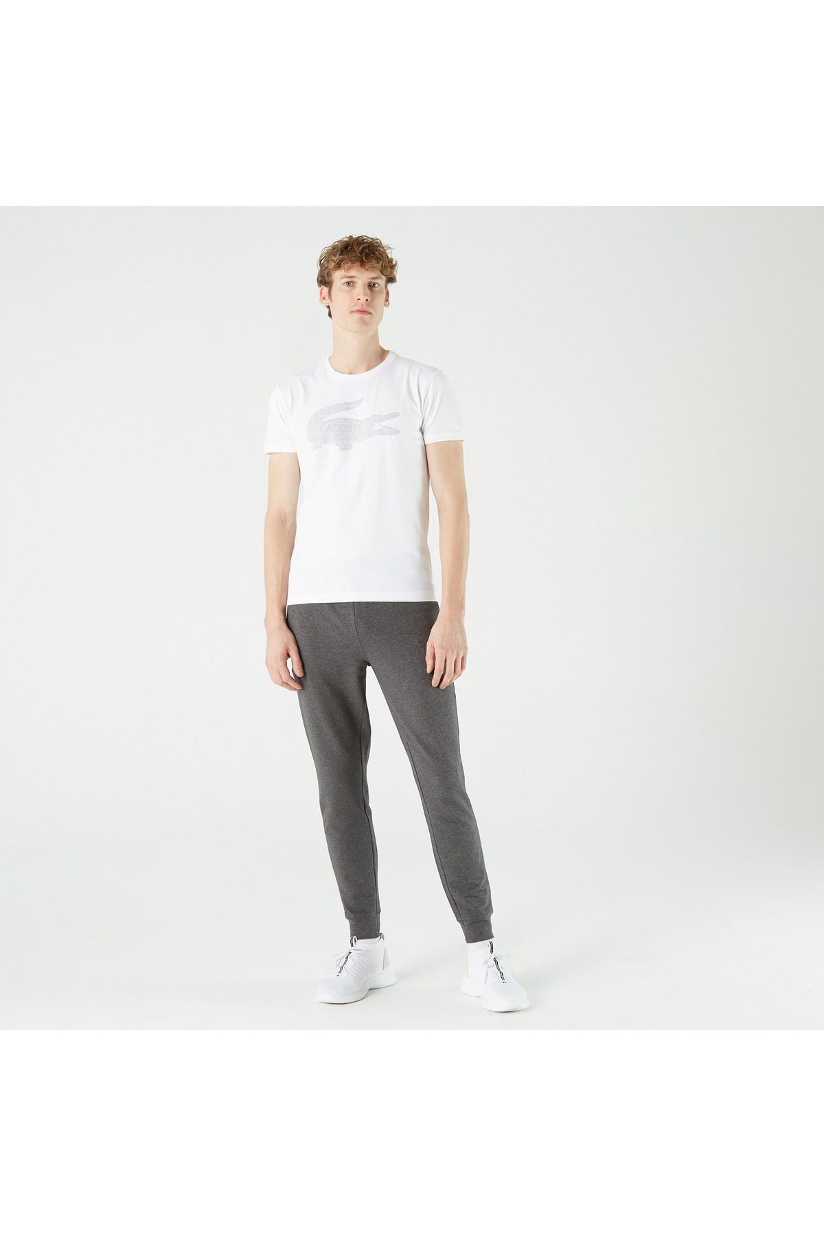 تی شرت سفید مردانه یقه دوچرخه باریک طرح دار Lacoste