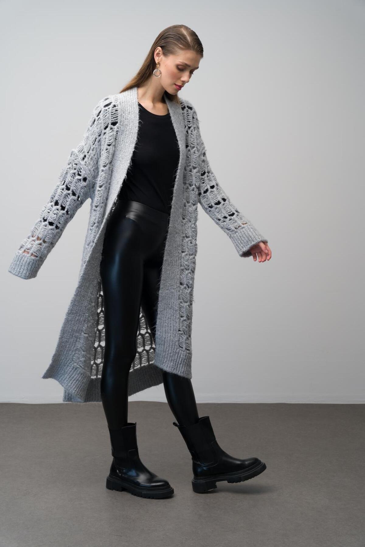 Olcay-Cardigan din tricotaje ajurate - Uzuın Grey 8246 4