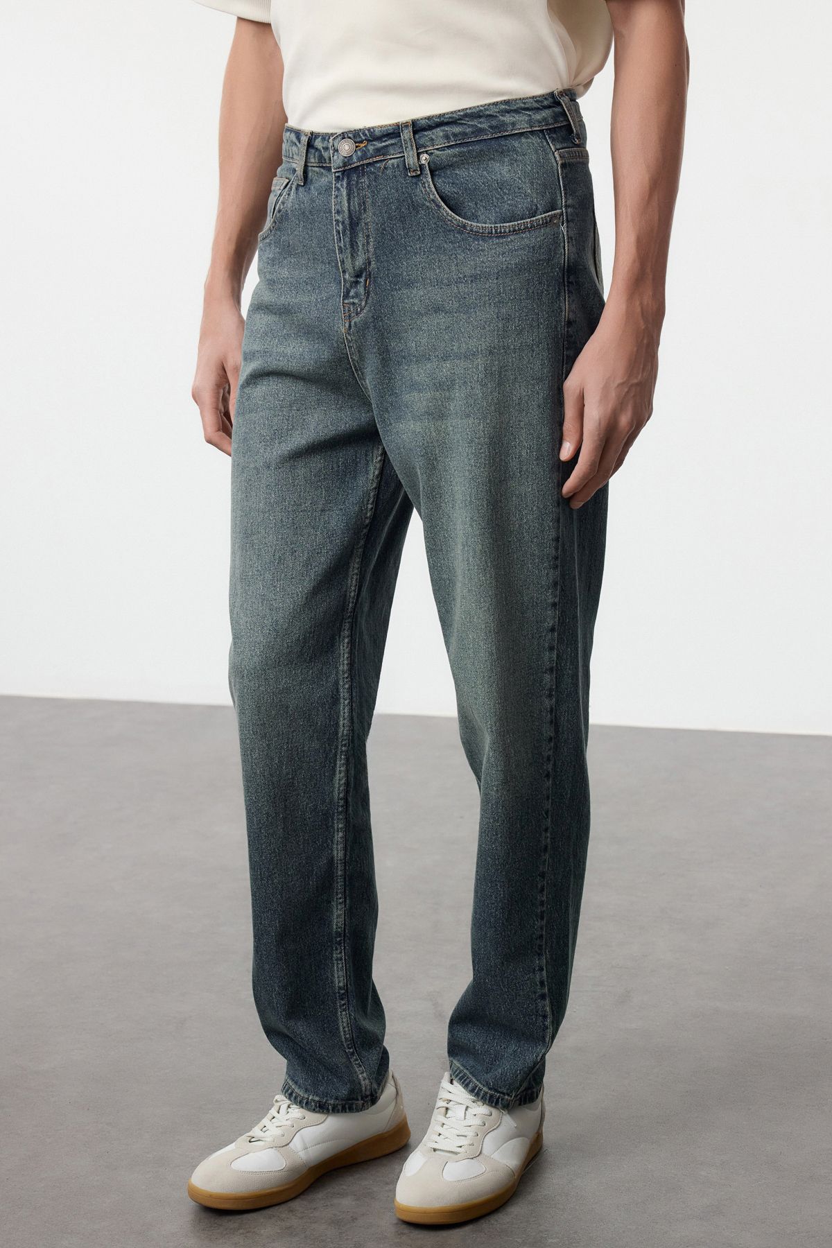 Trendyol Collection Granatowe Jeansy Baggy Z Efektem Przetarcia/z Lat 90., Proste, Luźne, Z Efektem Sprania Tmnss24je00012 Mężczyzna - 30