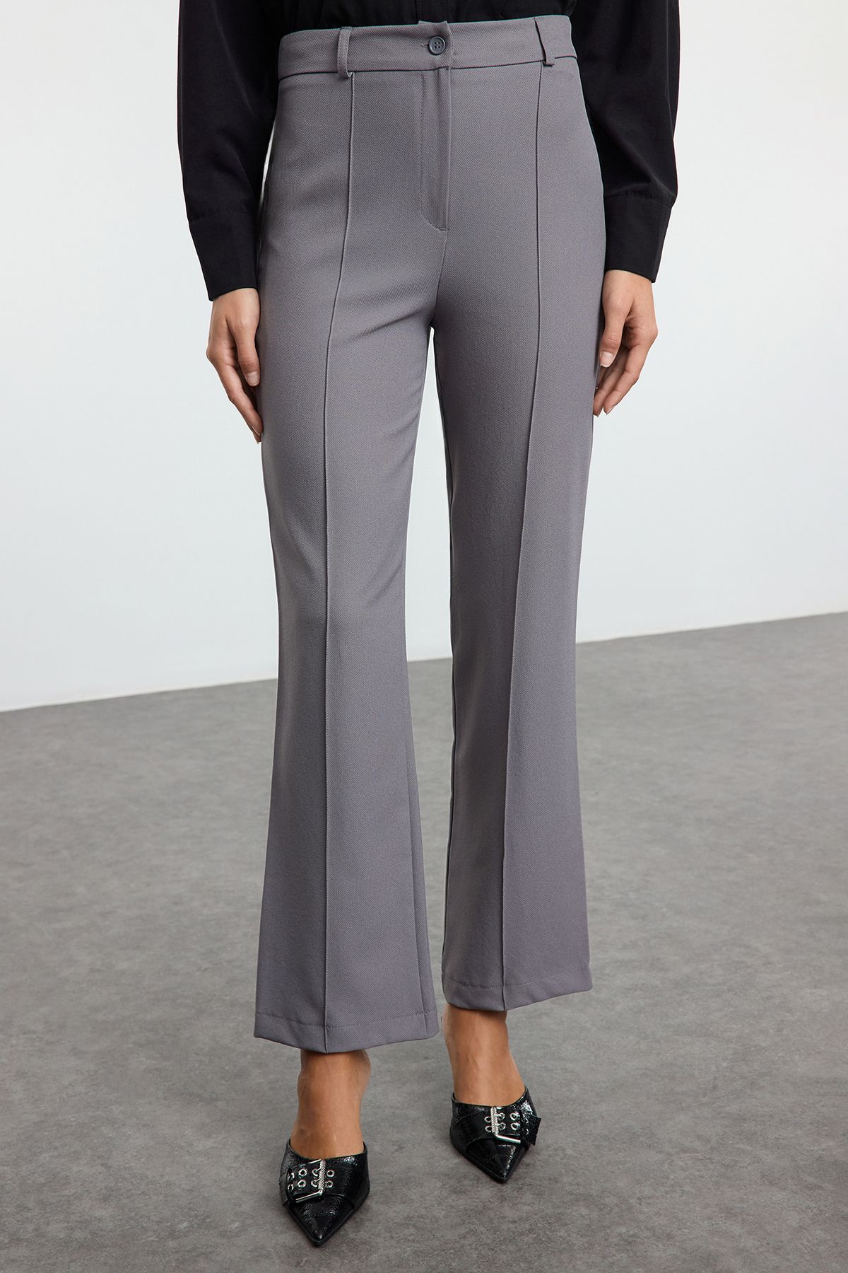 Trendyol Collection-Graue, gerade geschnittene, gerippte, genähte Webhose mit hoher Taille TWOSS21PL0093 3