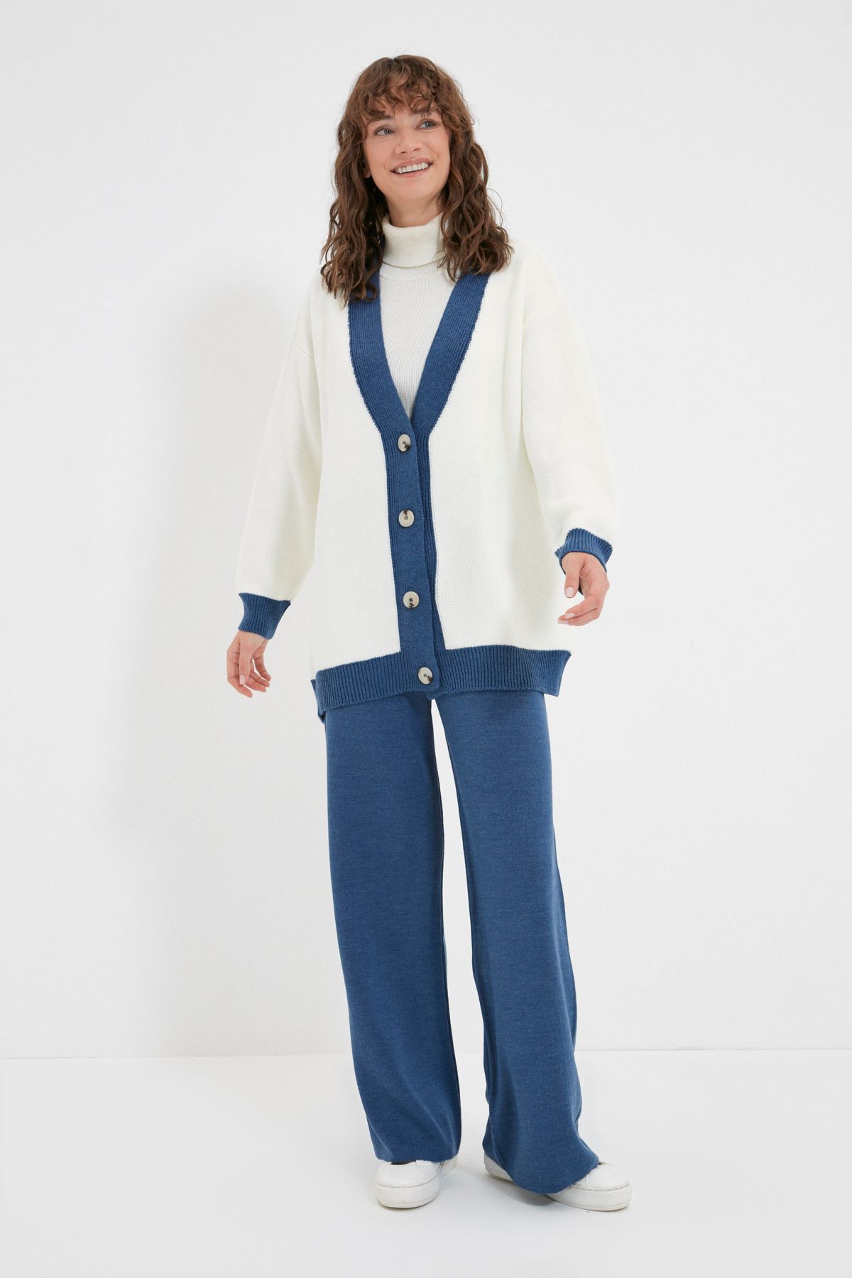 Trendyol Modest-Strickset mit Cardigan und Hose mit Indigo-Streifendetail TCTAW22AU0156 3