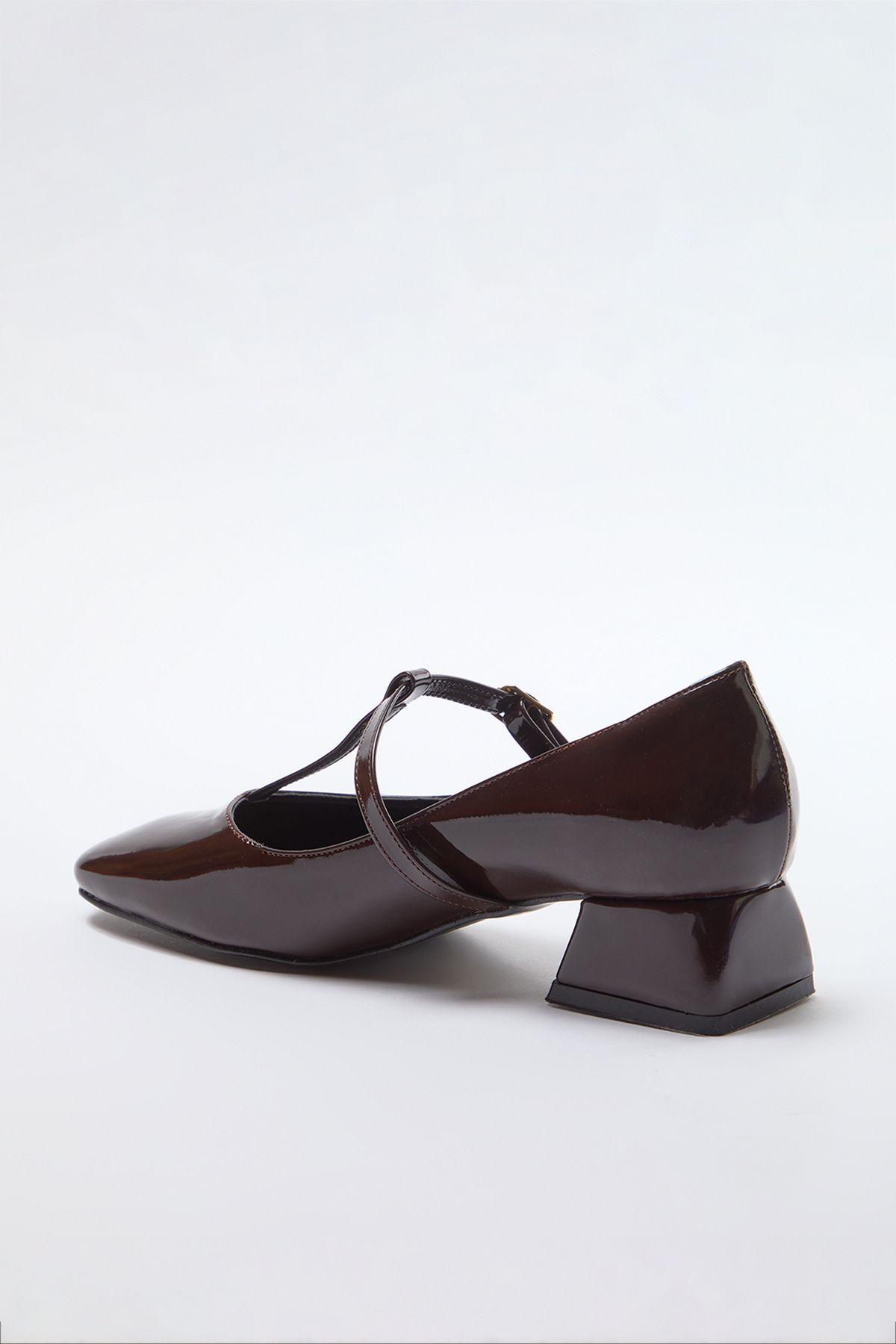 TRENDYOL SHOES-Brązowe damskie lakierowane skórzane buty typu Mary Jane na obcasie typu Block z paskiem w kształcie litery T Takaw25To00035 4