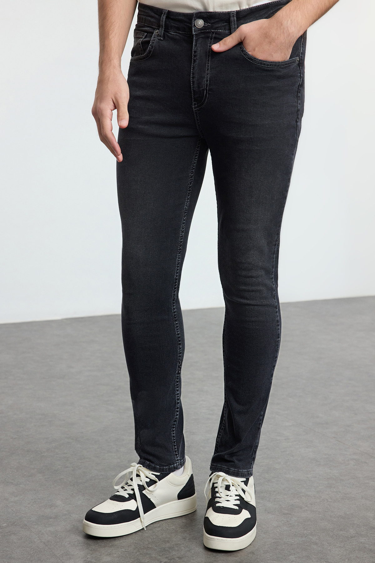  TRENDYOL MAN Erkek Siyah Slim Fit Esnek Kuma? Dar Kesim Denim Jeans Kot Pantolon