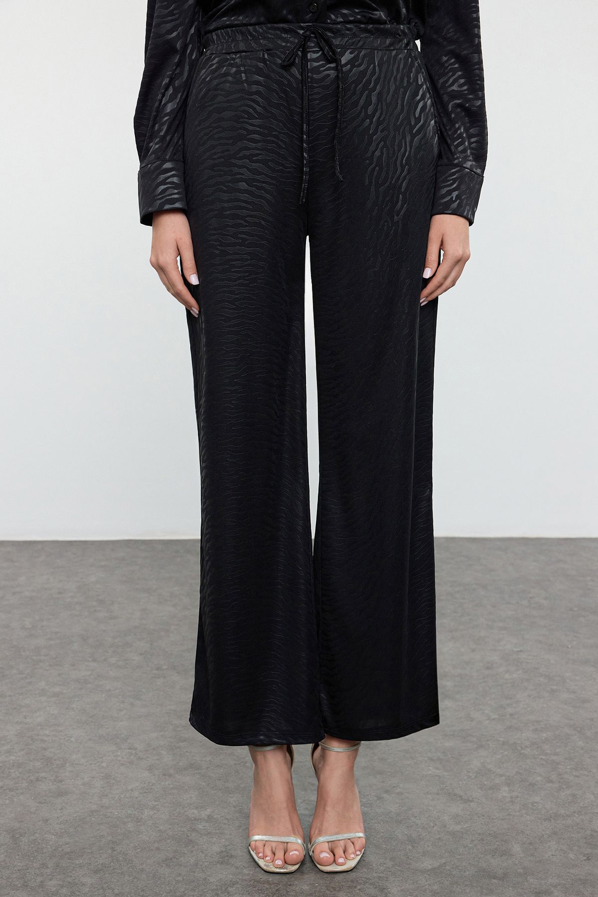 Trendyol Collection-Black Animal Patterned Knitted Top and Bottom Set Tpraw25Au00003 4