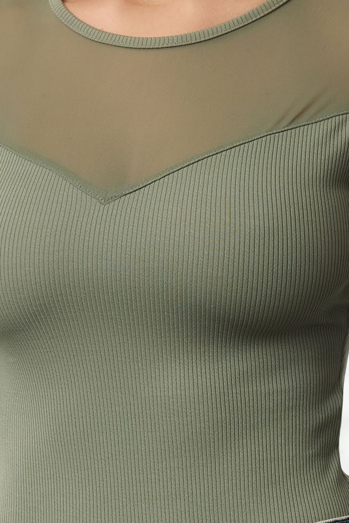 Trendyol Collection-Elastyczne, sznurowane body w kolorze khaki - detal z tiulu z zapięciami na napy, kołnierz w kształcie serca Twoaw24Bd00019 4