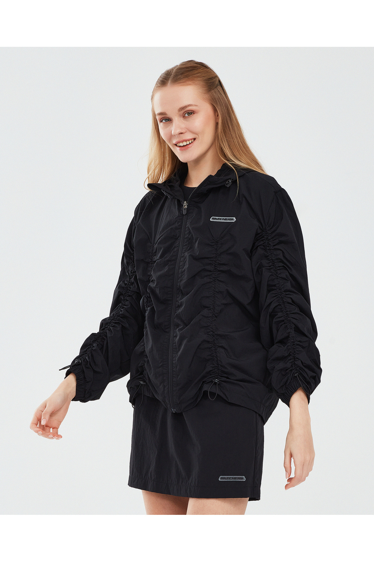 SKECHERS Micro Collection W Hooded Jacket Kadın Siyah Mont S241094-001 görsel 2