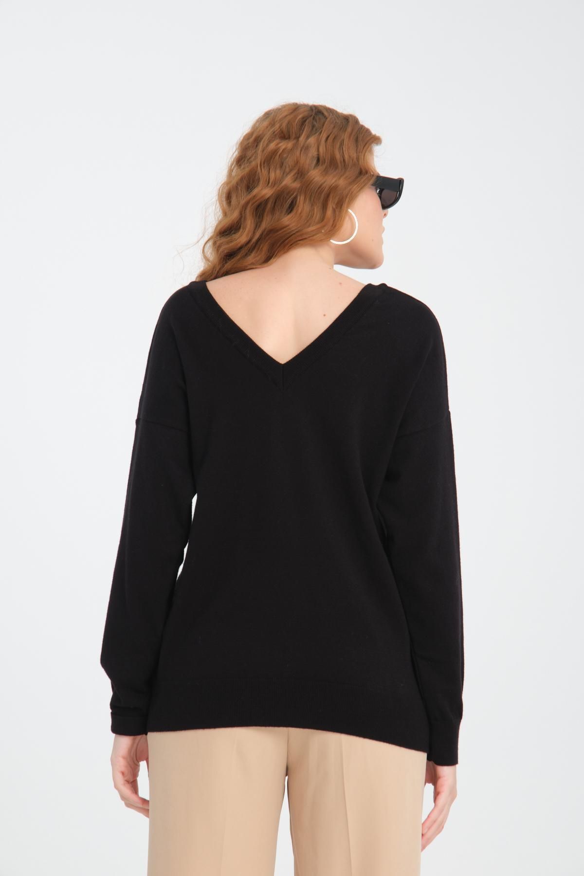 Moda Days-Women's Black Pearl Beaded V-Neck Sweater 3