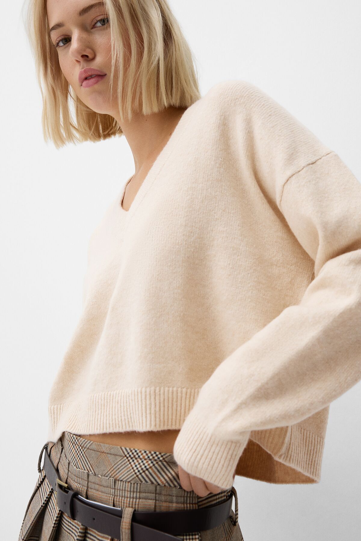 Bershka-V-Neck Crop Fit Sweater 4