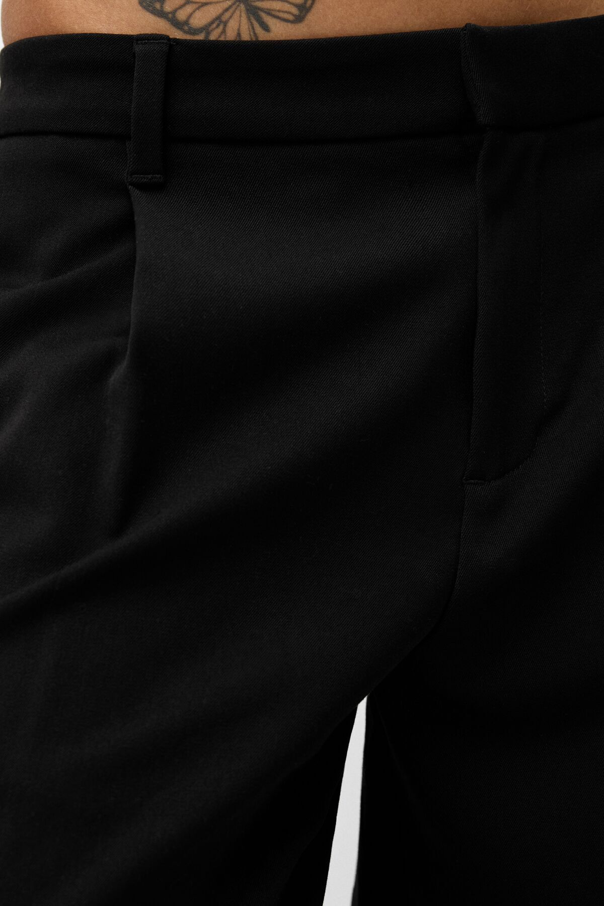 شلوار راحتی با برش راسته و طراحی مدرن Bershka