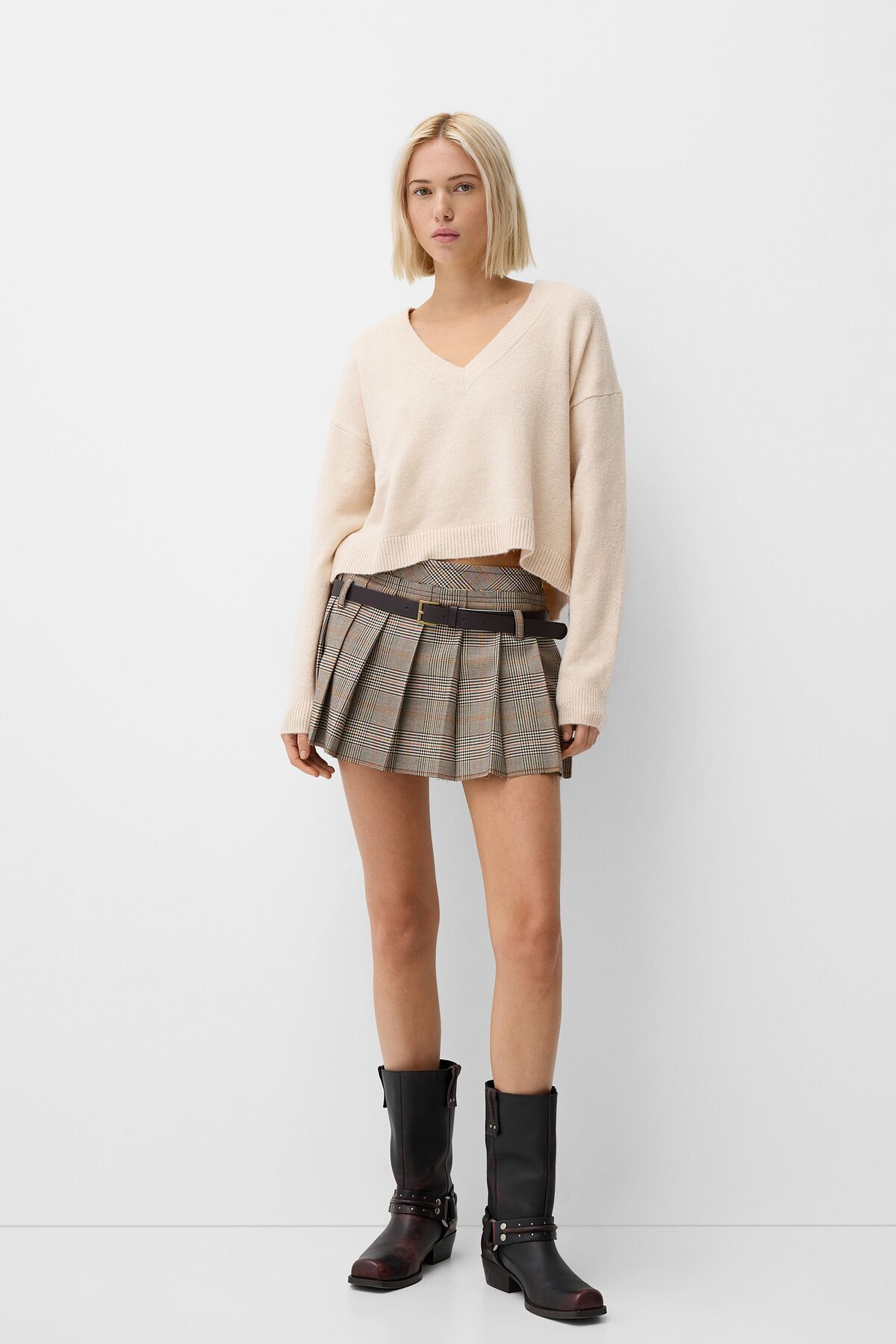 Bershka-V-Neck Crop Fit Sweater 5