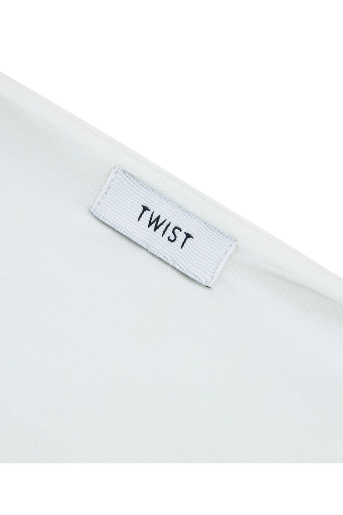 Twist-Simple Strap T-Shirt 4