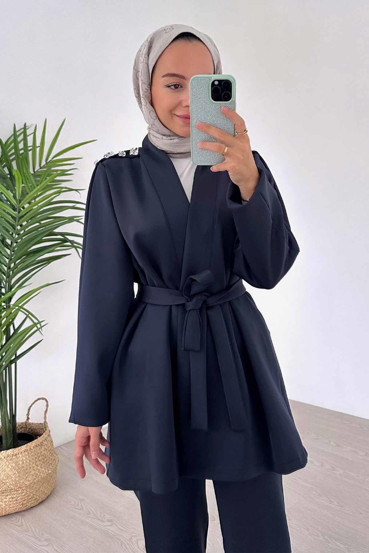 Ka Hijab-Set kimono de scuba bleumarin - Detaliat pe umeri 3