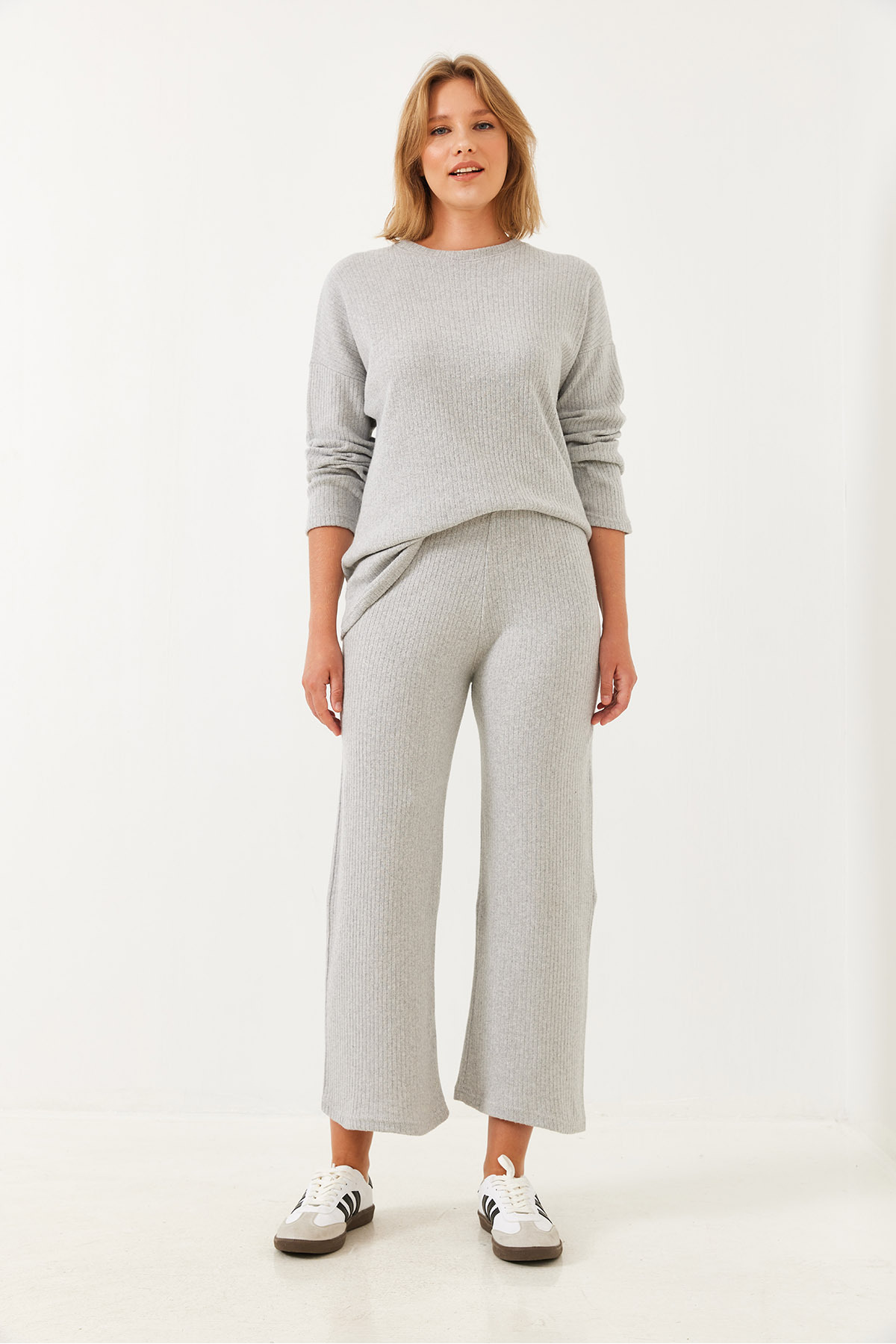 LUCCI Ribbed Textured Crew Neck Sweater and Pants Set 2